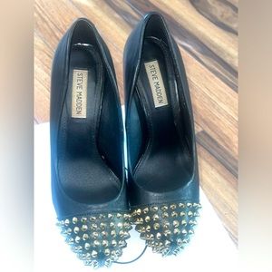 Black gold spikes genuine leather upper / women’s size 8